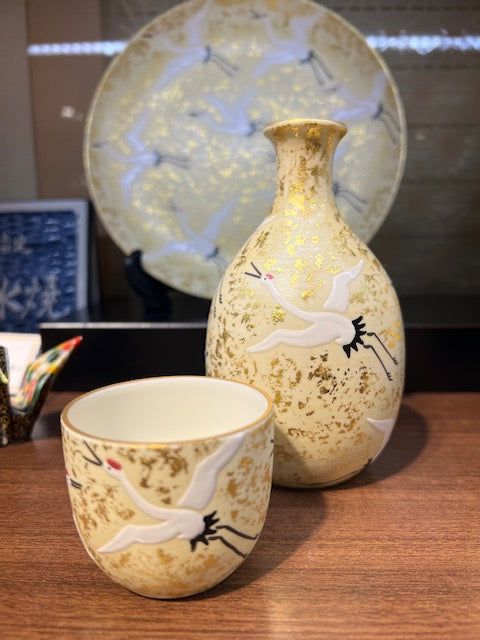 Choisir entre le verre à vin et la coupe à saké : le dilemme de la dégustation de saké japonais